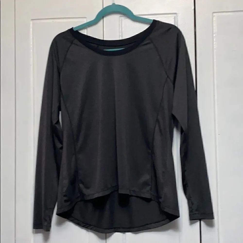 Avia long sleeve high low hem athletic wear top L